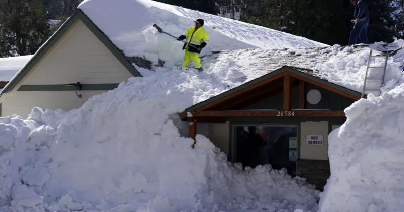 California blizzard leaves houses engulfed in snow