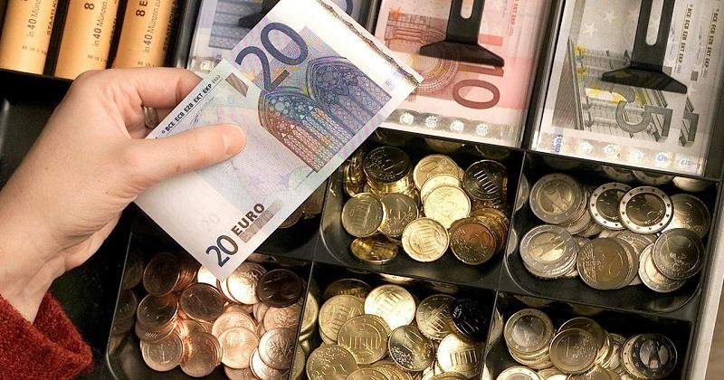 Euro banknotes to get a new look, original artist fears redesign could spark rivalries