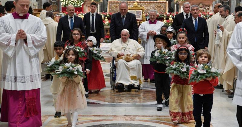 Jesus’s birth lead us to God amid consumerist goals; Pope Francis at Christmas Mass