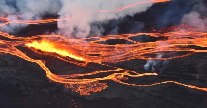 Mauna Loa's eruption attracts tourists; residents exercise caution