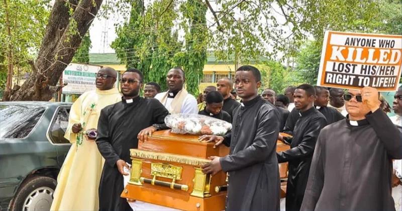 Nigerian Catholics voice concern against constant persecution of Christians during funeral of priest