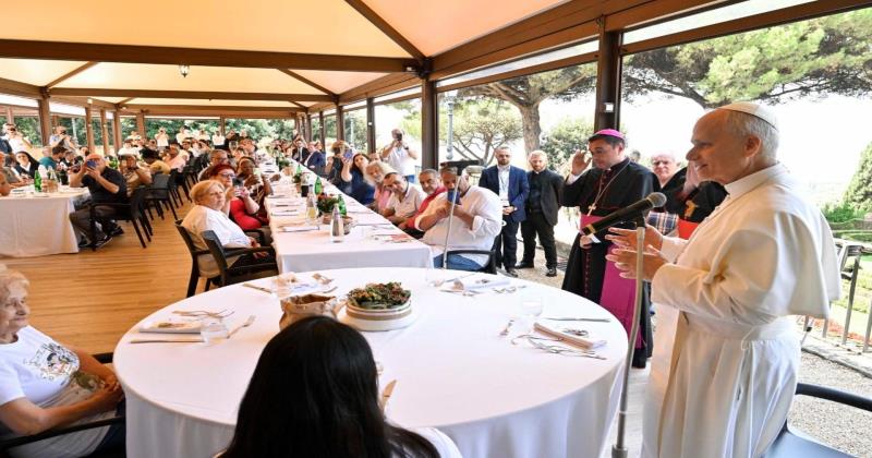Pope Shares Lunch with the Poor: “Humanity is God’s Most Beautiful Work”
