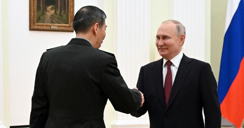 Putin discusses military cooperation with Chinese Defense Minister