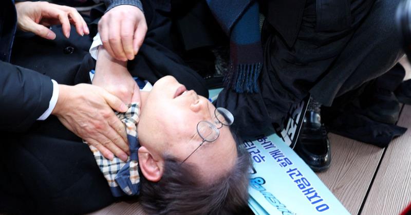 South Korean Opposition Leader Lee Jae-myung Stabbed in Busan Attack