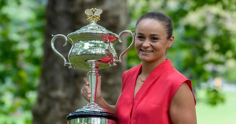 World No 1 Ashleigh Barty announces retirement from tennis 