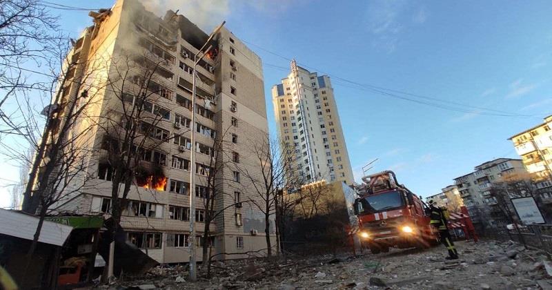 Zelensky says peace talks “more realistic”, residential building hit again, NATO not “any time soon”